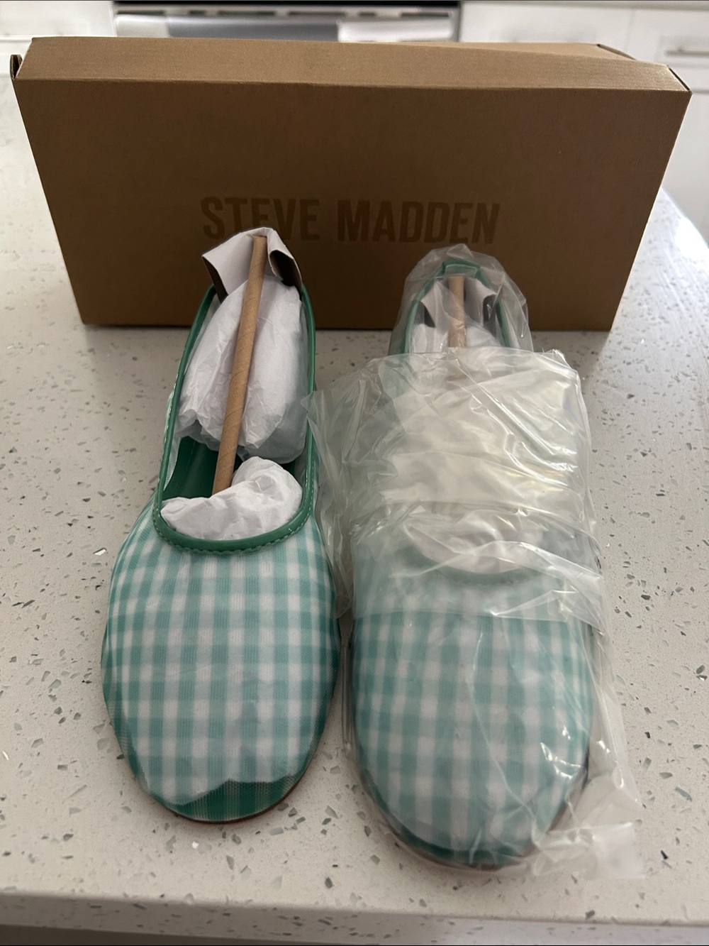 Steve Madden Woman’s 7.5 Mint Gingham Slip-On Flats
